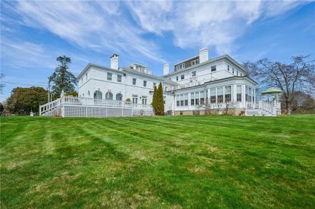 519 Bellevue Avenue 1W, Newport, RI 02840, USA