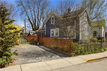 21 Clinton Avenue, Newport, RI 02840, USA