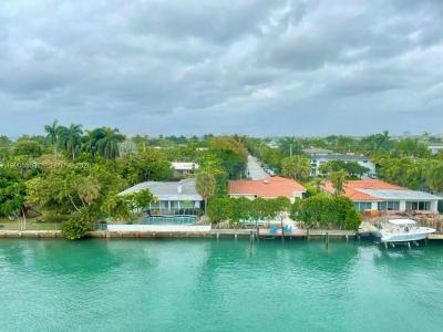 9800 W Bay Harbor Dr 603, Bay Harbor Islands, Florida 33154, USA