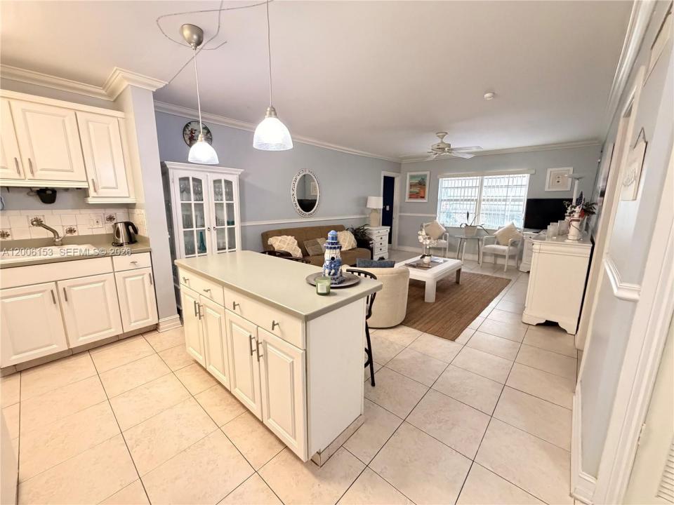 1520 Mckinley St 210E, Hollywood, Florida 33020, USA