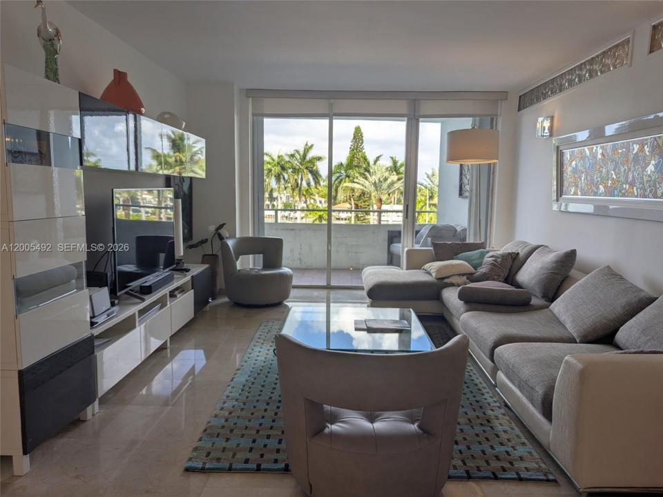 5161 Collins Ave 518, Miami Beach, Florida 33140, USA
