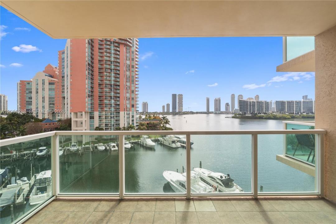 3330 NE 190th St 712, Aventura, Floride 33180, États-Unis