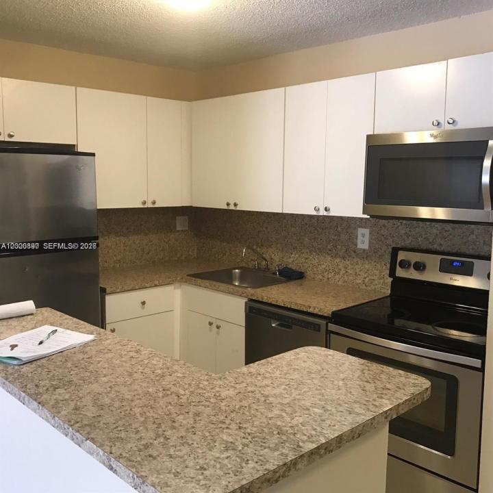 7200 NW 179th St 302, Hialeah, Florida 33015, USA
