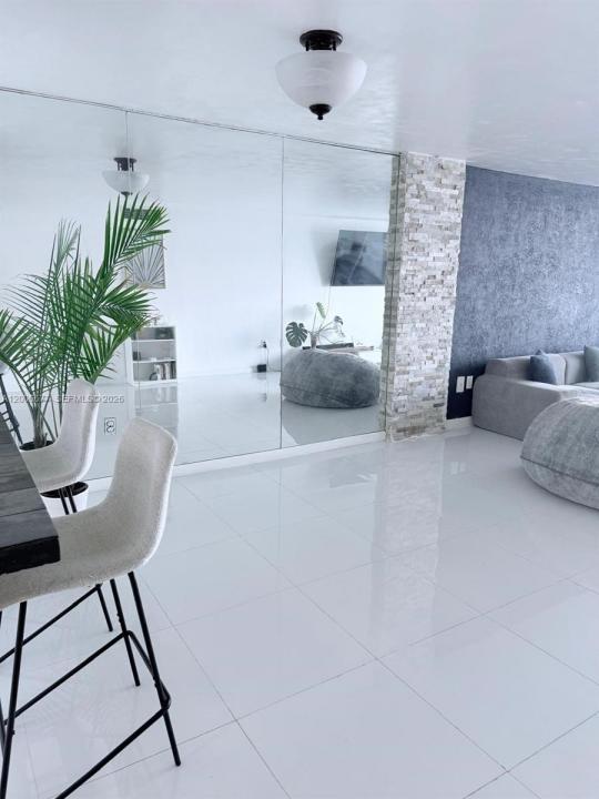 1175 NE Miami Gardens Dr 703, Miami, Florida 33179, Stati Uniti
