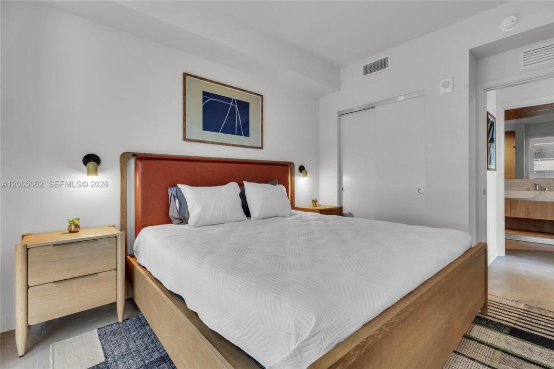 11 NE 6th St 407, Miami, Флорида 33132, Соединенные Штаты