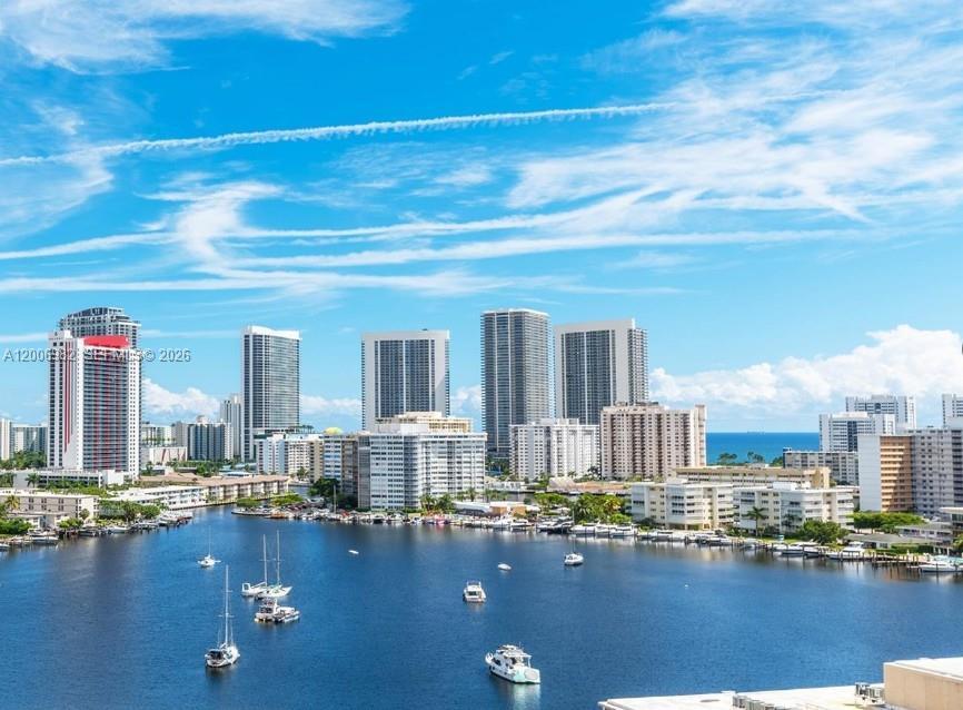 427 Golden Isles Dr 7J, Hallandale Beach, Floride 33009, États-Unis