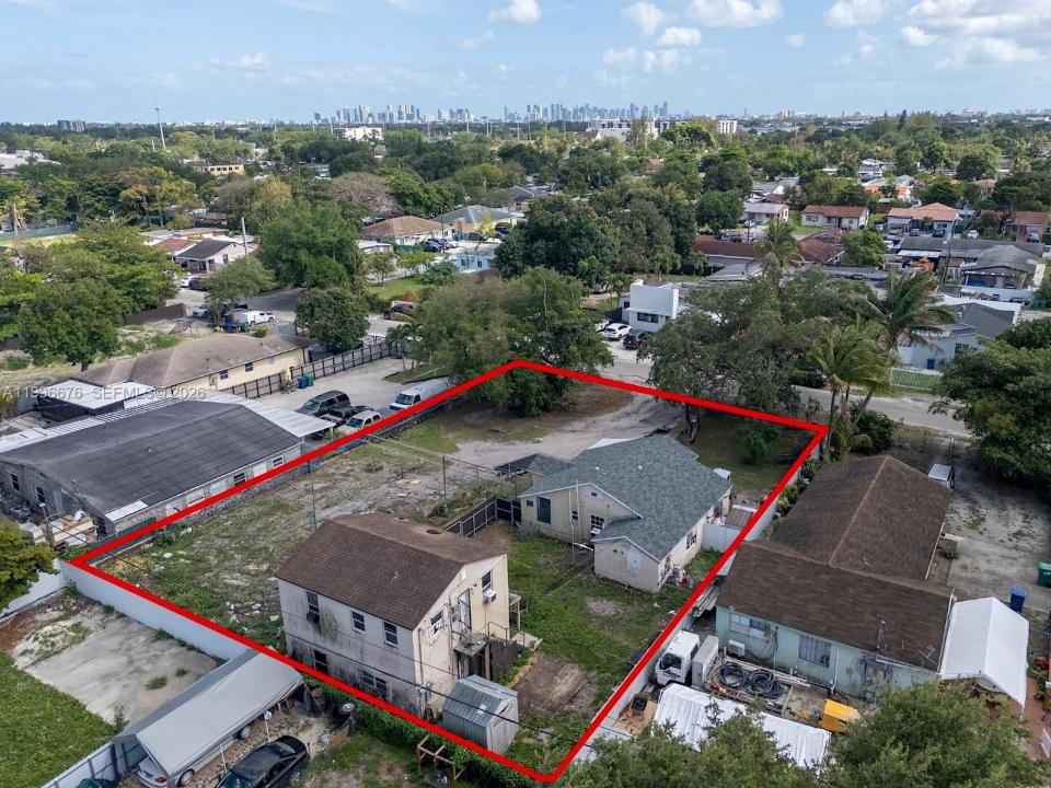 3035 NW 93rd St, Miami, Florida 33147, USA
