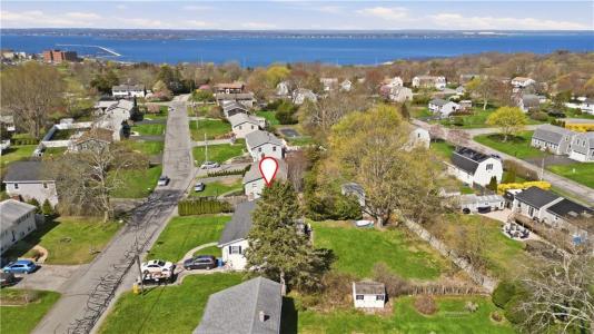 37 Squantum Drive, Middletown, RI 02842, USA