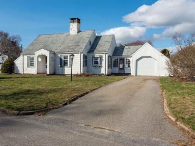 369 Manor Drive, Warwick, RI 02888, USA