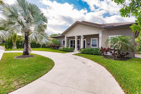 3600 S Longfellow Circle, Hollywood, Florida 33021