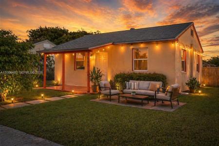 562 W 4th St, Riviera Beach, Florida 33404, USA