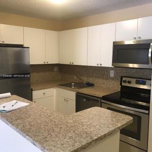 7200 NW 179th St 302, Hialeah, Florida 33015, USA