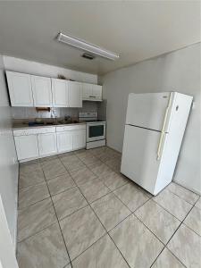 334 E 21st St 5, Hialeah, Florida 33010, USA