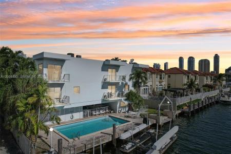 3862 NE 171st St E, North Miami Beach, Florida 33160, USA