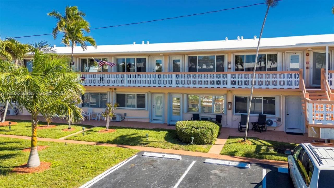 901 SW 11th Ave 17H, Hallandale Beach, Florida 33009, USA