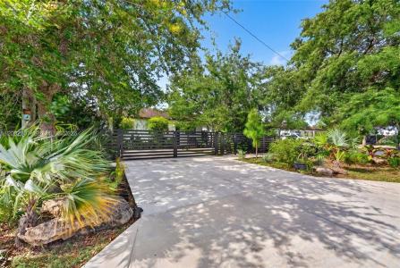12310 SW 216th St, Miami, Florida 33170, USA