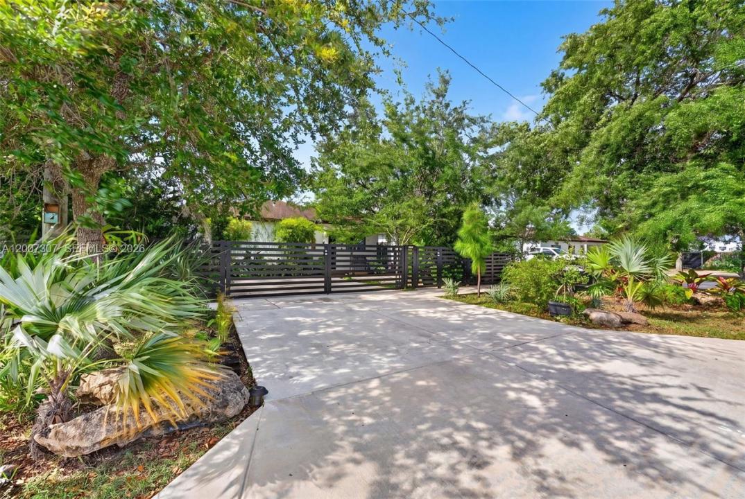 12310 SW 216th St, Miami, Florida 33170, USA