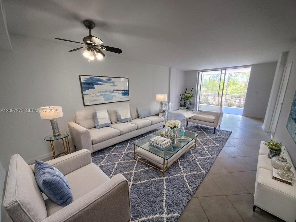 3660 NE 166th St 302, North Miami Beach, Floride 33160, États-Unis