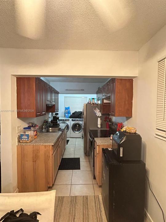 1100 NE 1st Ct 104, Hallandale Beach, Florida 33009, Stati Uniti