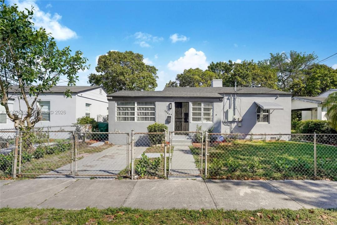 1283 NW 45th St, Miami, Florida 33142, Stati Uniti