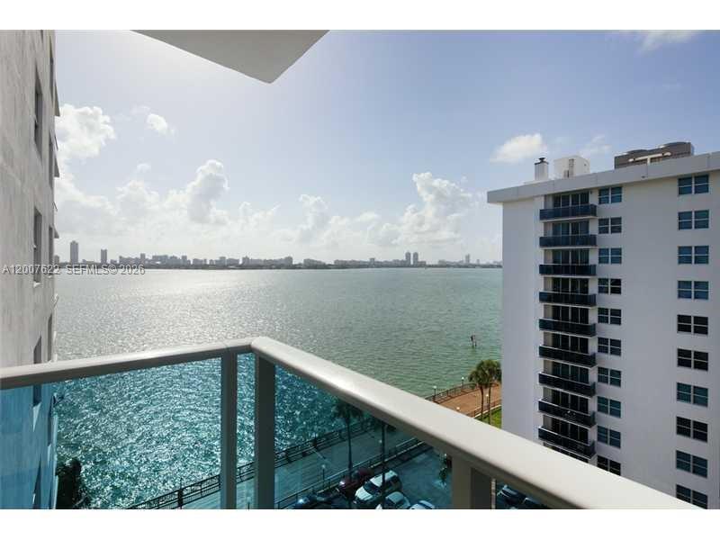 7501 E Treasure Dr 8C, North Bay Village, Florida 33141, Stati Uniti
