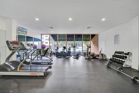 100 Golden Isles Dr 810, Hallandale Beach, Florida 33009, USA