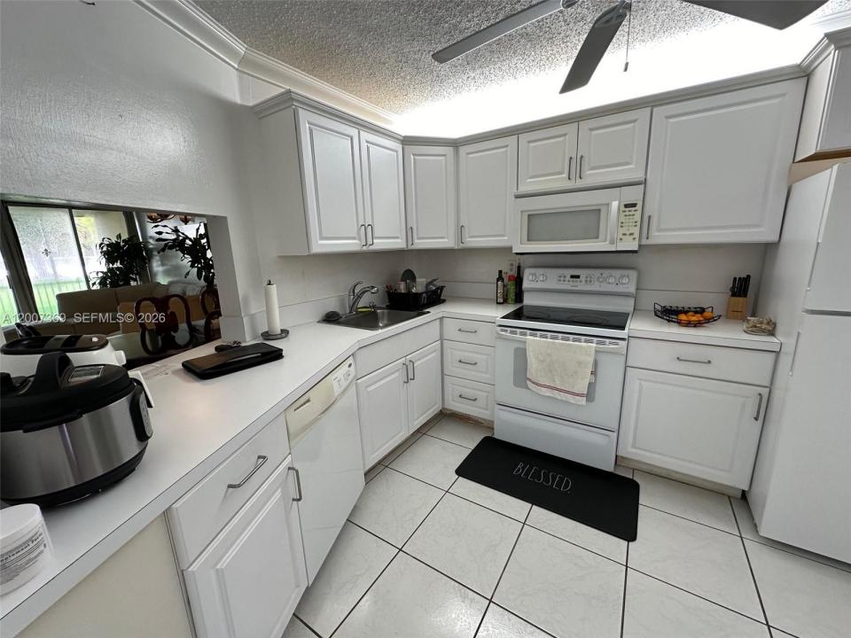 1750 NE 191st St 105-1, Miami, Florida 33179, Stati Uniti