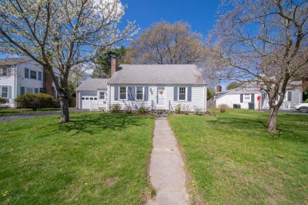 33 Pilgrim Drive, Warwick, RI 02888, USA