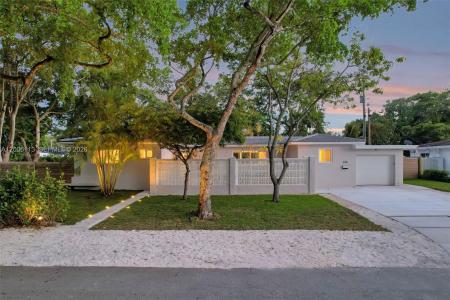 2 NW 89th St, El Portal, Florida 33150, USA