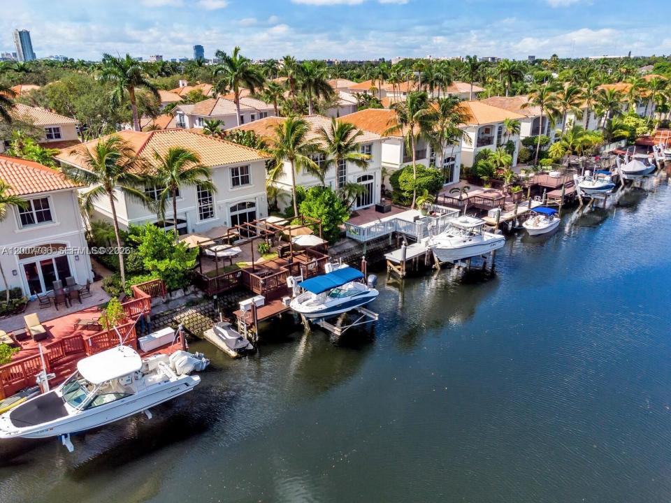 1141 Waterside Ln, Hollywood, Florida 33019, USA