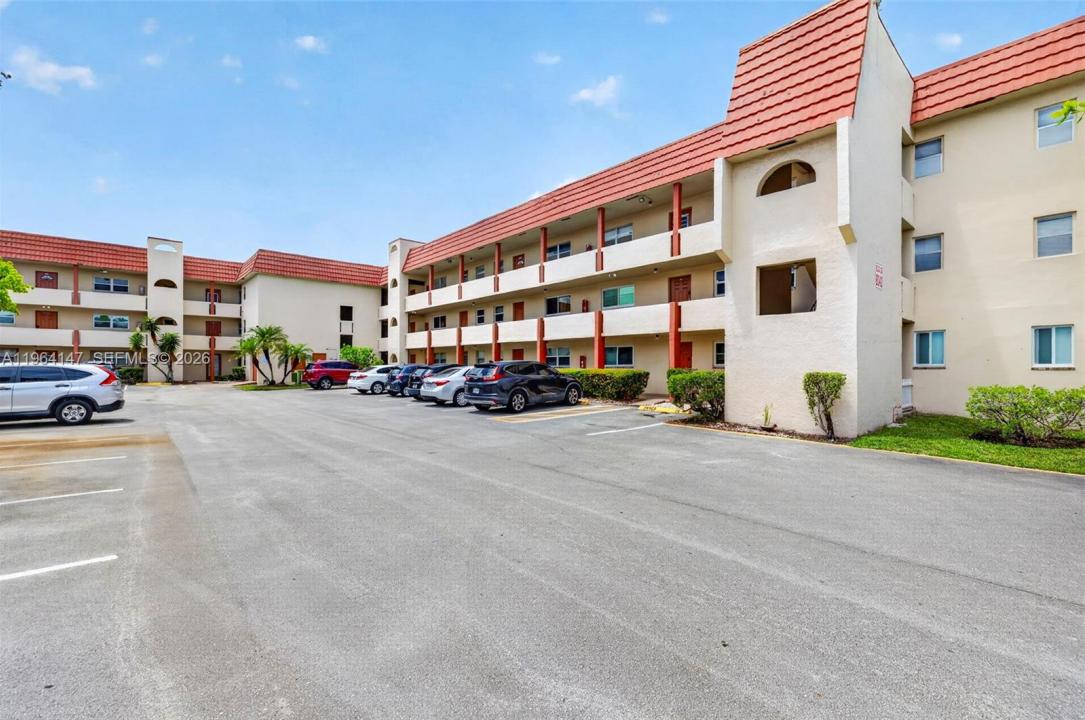 8040 N Sunrise Lakes Dr 108, Sunrise, Floride 33322, États-Unis