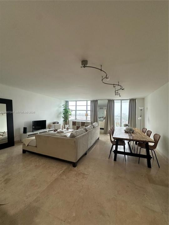 2100 Sans Souci Blvd B811, North Miami, Florida 33181, Stati Uniti