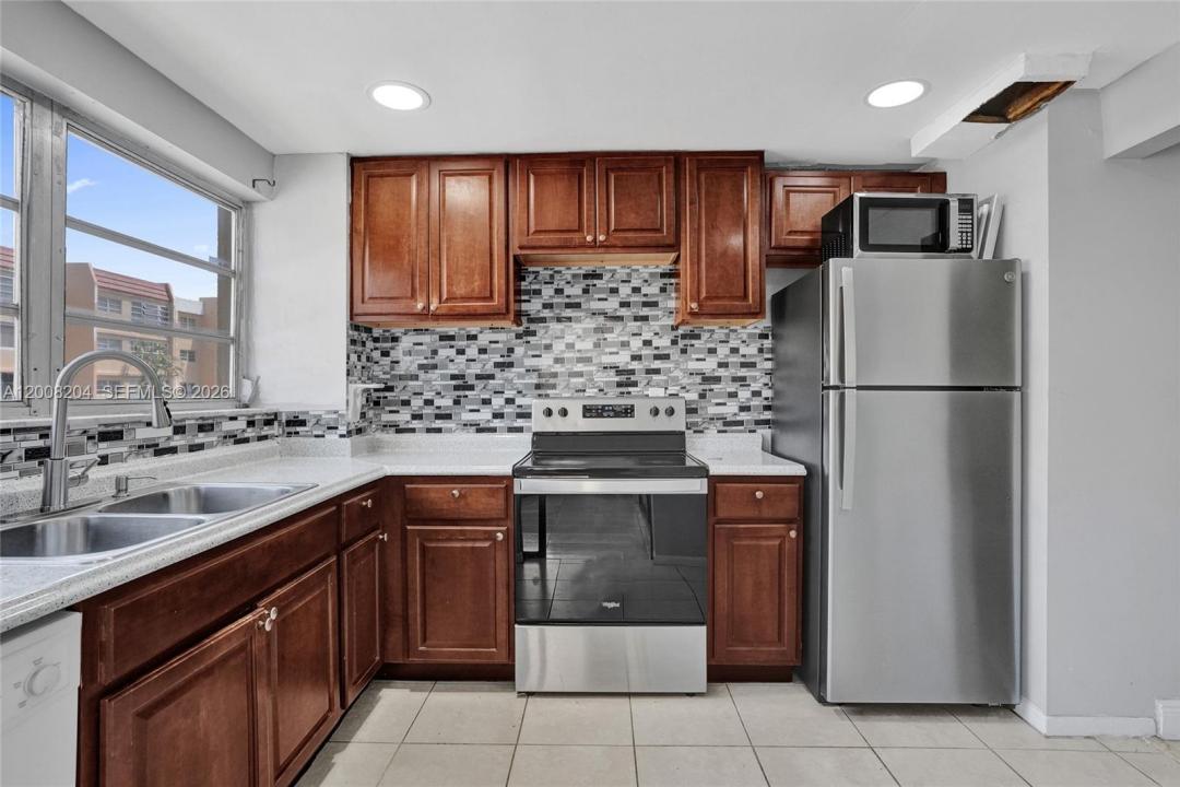 2201 NW 41st Ave 208, Lauderhill, Floride 33313, États-Unis