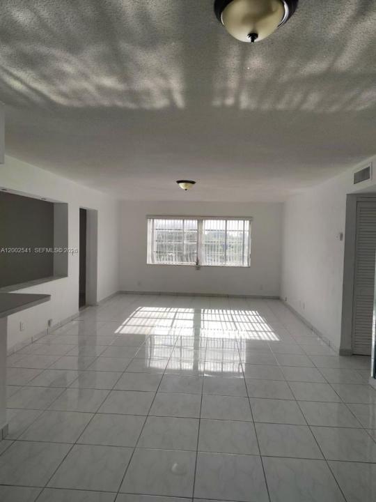 200 NE 12th Ave 1C, Hallandale Beach, Florida 33009, USA