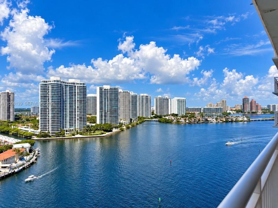 301 174th St 2020, Sunny Isles Beach, Florida 33160, USA