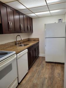 1230 NE 139th St 409, North Miami, Florida 33161, USA