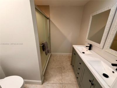 3064 S Oakland Forest Dr 1001, Oakland Park, Florida 33309, USA