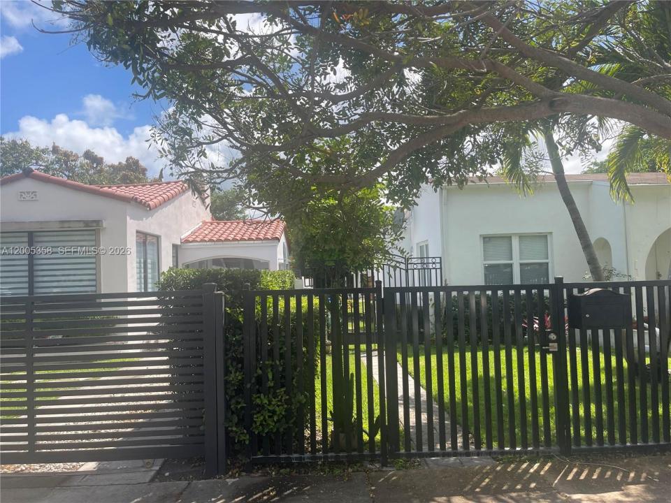 554 NE 74th St 2, Miami, Floride 33138, États-Unis