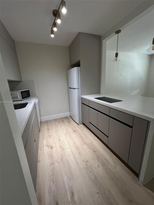 13155 SW 7th Ct 204E, Pembroke Pines, Florida 33027, Stati Uniti