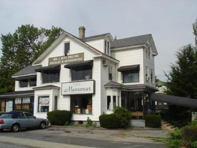 642 East Avenue, Warwick, Rhode Island 02886