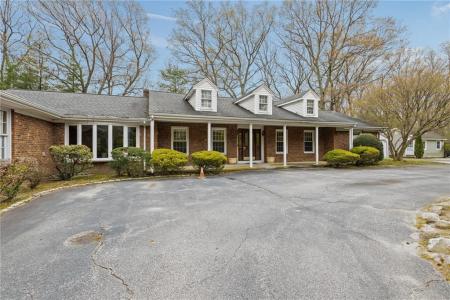 300 Twin River Road, Lincoln, RI 02865, USA