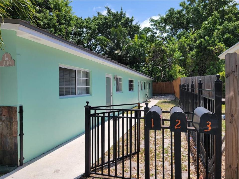 1010 NW 3rd Avenue, Hallandale Beach, Florida 33009