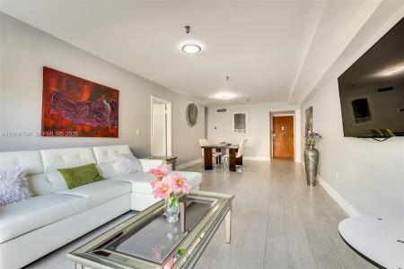 250 181st Dr 102, Sunny Isles Beach, Florida 33160, USA