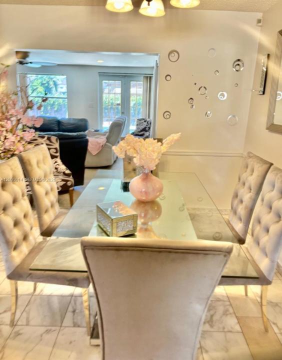 8771 NW 15th Ct, Pembroke Pines, Floride 33024, États-Unis