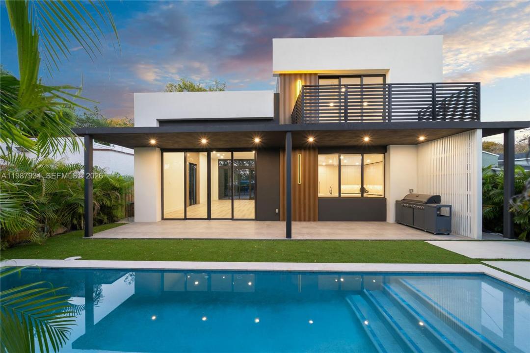 536 NW 48th ST, Miami, Florida 33127, USA