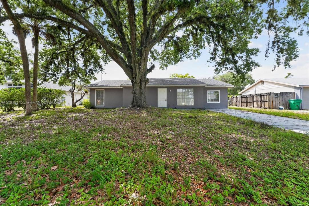 4030 SCHOOL CIR, La Belle, Florida 33935, USA