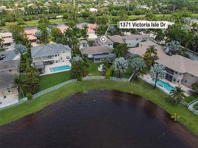 1371 Victoria Isle Dr, Weston, Florida 33327, USA