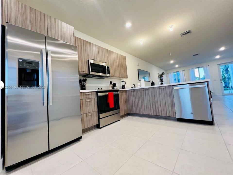 10300 NW 66TH AV 101, Doral, Florida 33178, USA