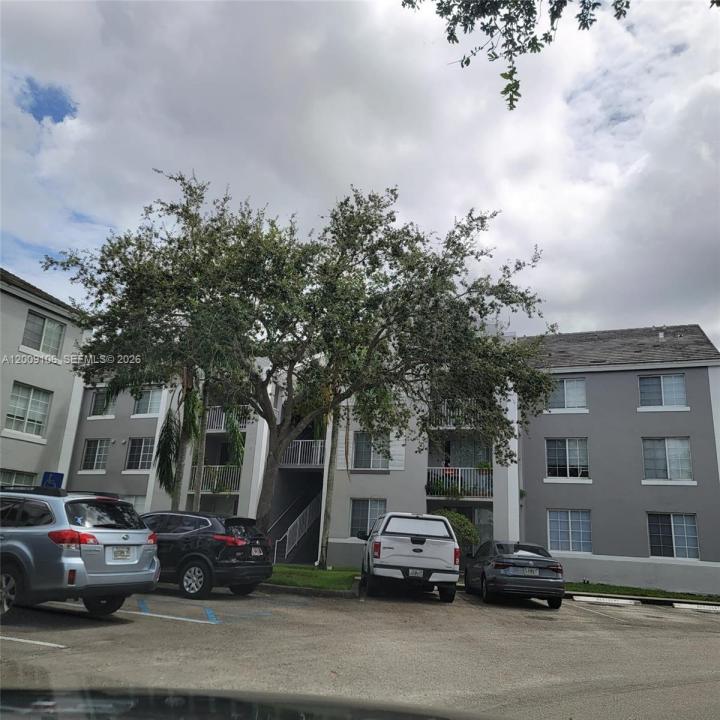 711 SW 111th Way 301, Pembroke Pines, Floride 33025, États-Unis