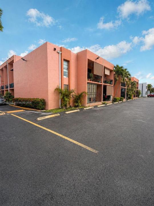 1300 W 47th Pl 218A, Hialeah, Floride 33012, États-Unis